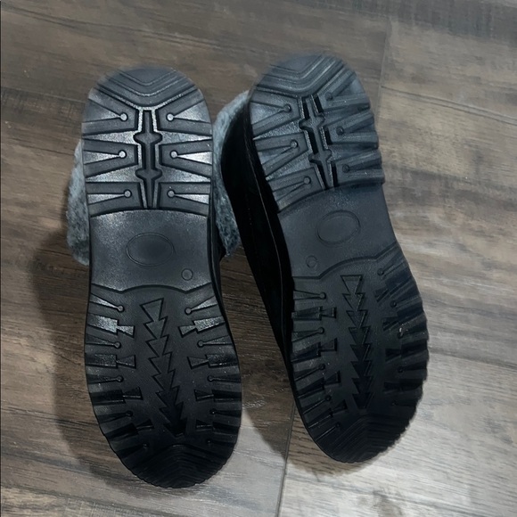 Black Fur-Lined Winter Boots - Picture 7 of 7